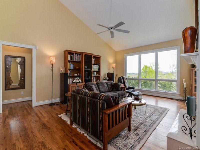 Property image 5 at 307 Blakewood Court, Asheville, NC 28803