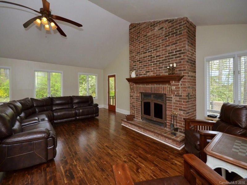 Property image 4 at 314 Winding Way Lane, Hendersonville, NC 28792