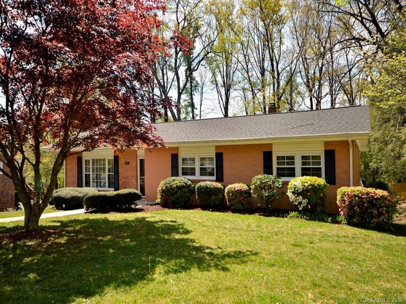 Property image 3 at 433 Hillcrest Circle, Hendersonville, NC 28792