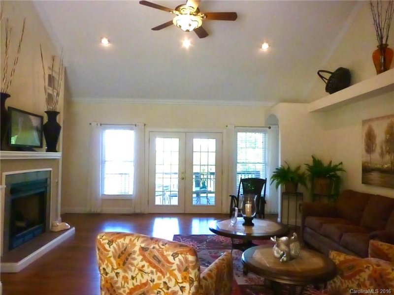 Property image 5 at 115 Flameleaf Lane, Hendersonville, NC 28739