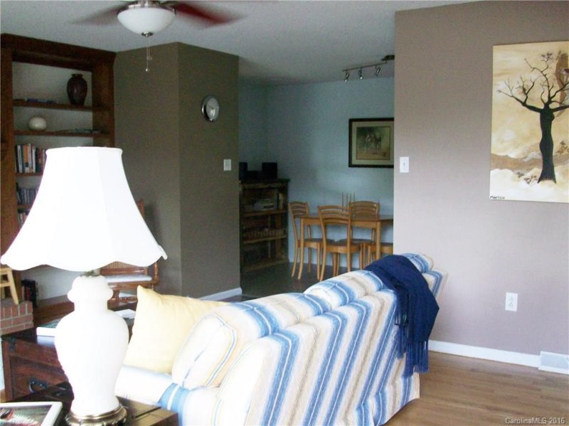 Property image 2 at 9 Hillview Circle, Asheville, NC 28805