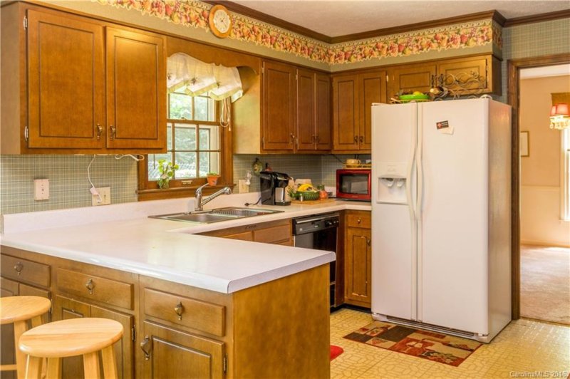 Property image 4 at 2670 Seminole Drive, Hendersonville, NC 28791