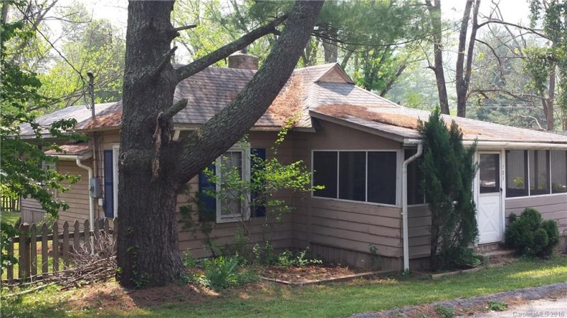 Property image 2 at 703 Miami Terrace, Hendersonville, NC 28791