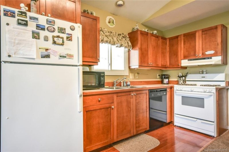 Property image 4 at 32 Hunting Lodge Drive, Black Mountain, NC 28711