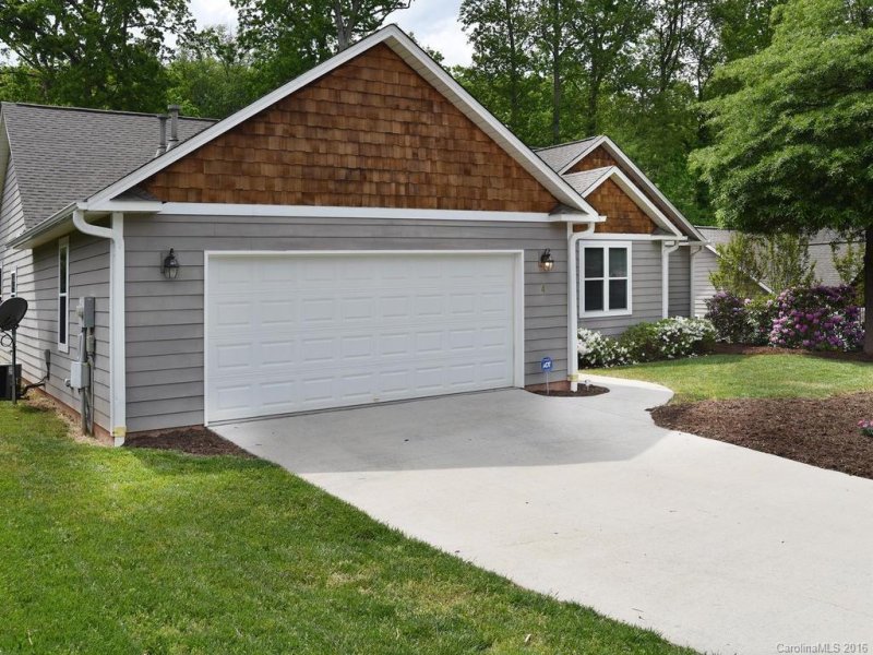 Property image 2 at 4 Catalina Court, Asheville, NC 28806