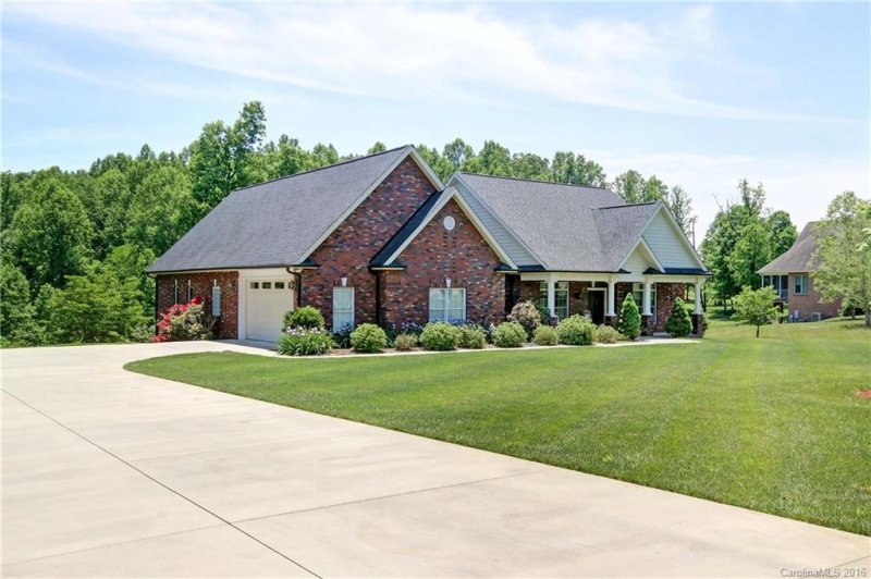 Property image 2 at 152 Cedar Lake Drive, Statesville, NC 28625