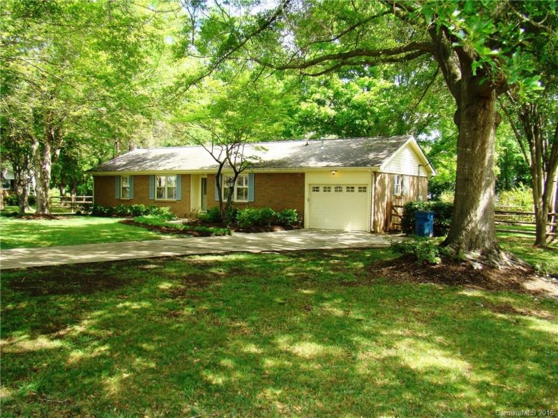 3902 Rocky River Place