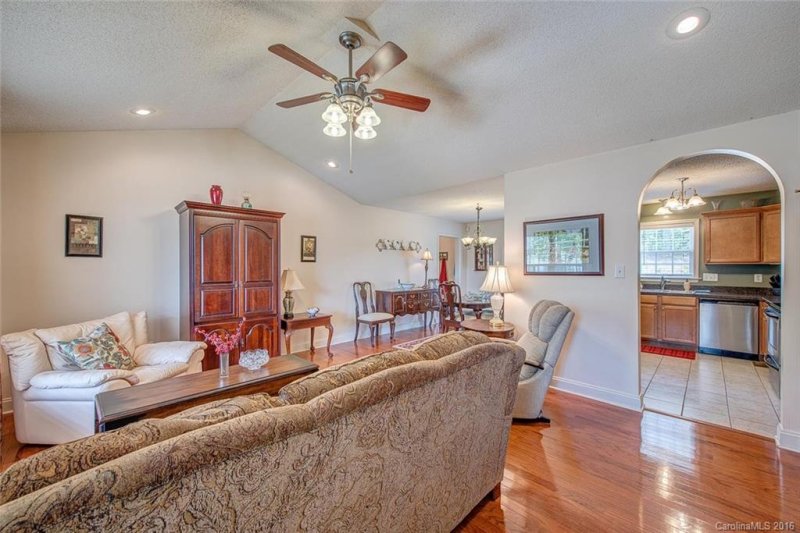 Property image 3 at 402 W Maryland Avenue, Bessemer City, NC 28016