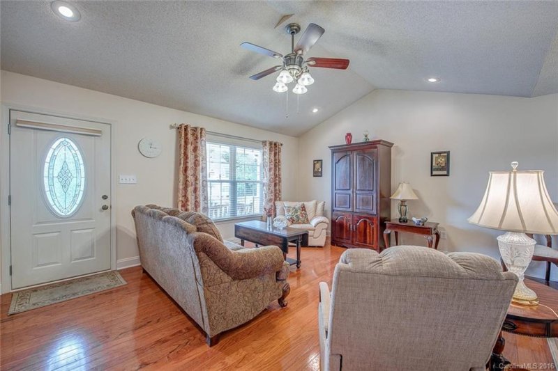 Property image 4 at 402 W Maryland Avenue, Bessemer City, NC 28016