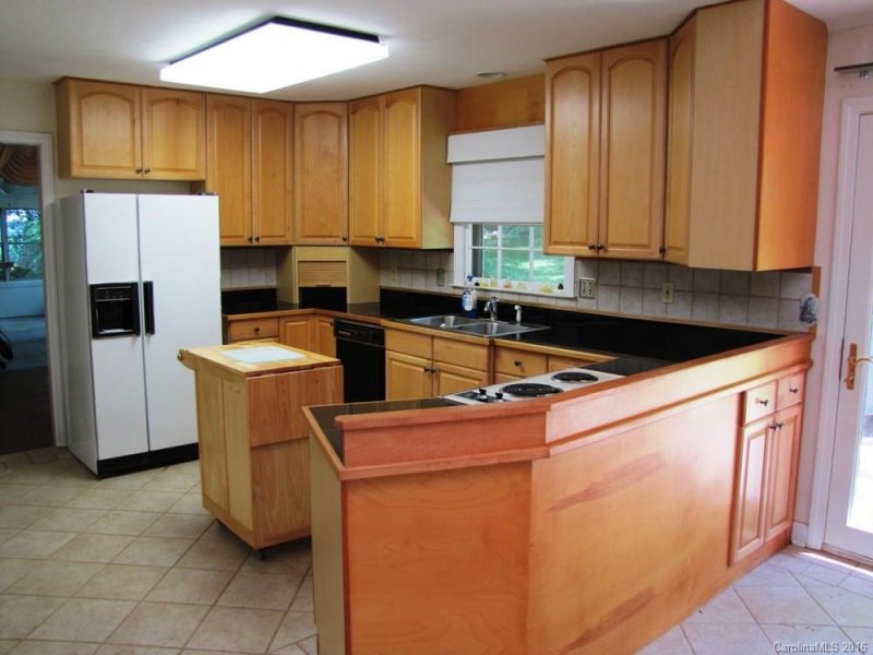 Property image 5 at 2640 Seminole Drive, Hendersonville, NC 28791