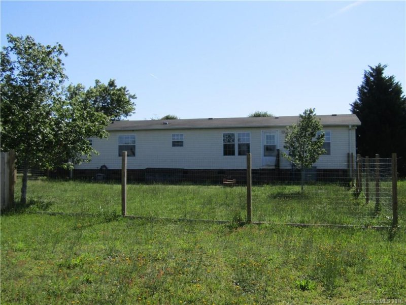 Property image 3 at 5041 Suncrest Farms Lane, Crouse, NC 28033