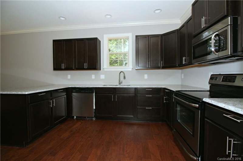 Property image 3 at 933 E Center Avenue, Mooresville, NC 28115