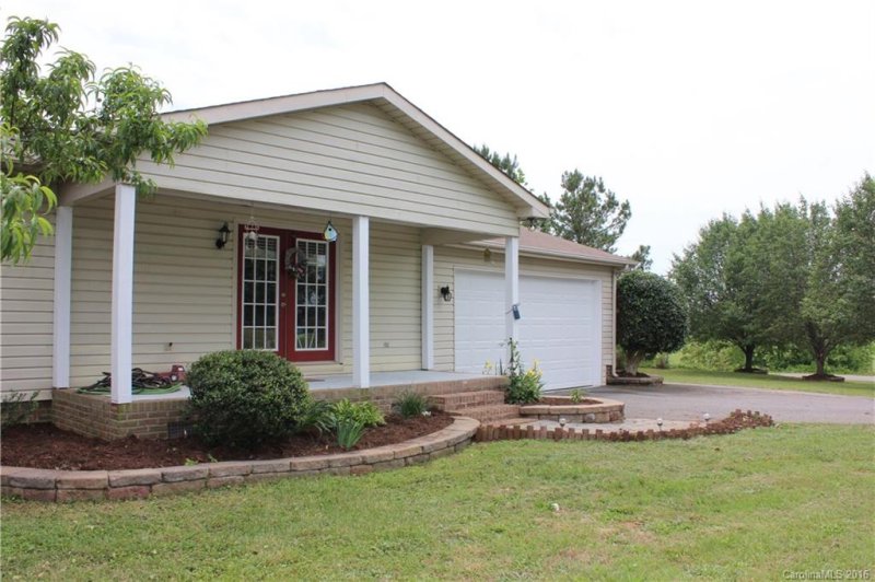 Property image 2 at 1240 Lynn Lane, Catawba, NC 28609