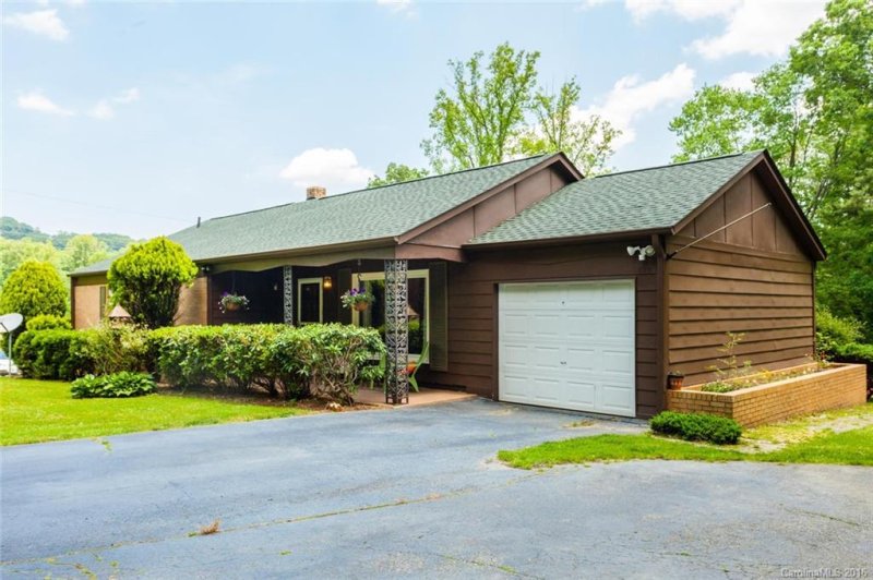 Property image 2 at 422 Comet Drive, Hendersonville, NC 28791