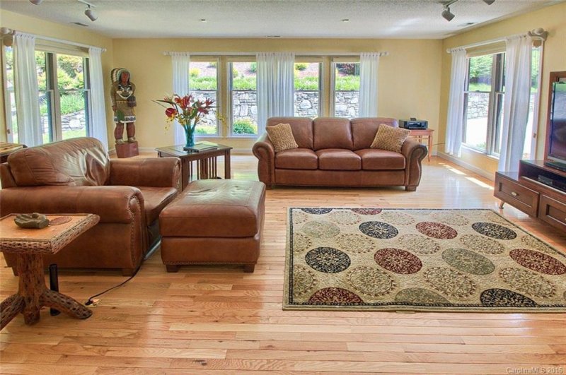 Property image 2 at 411 Rockmoor Way, Hendersonville, NC 28791