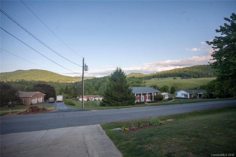 Property image 2 at 10 Sun Up Lane, Candler, NC 28715