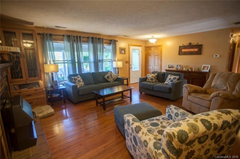 Property image 3 at 10 Sun Up Lane, Candler, NC 28715