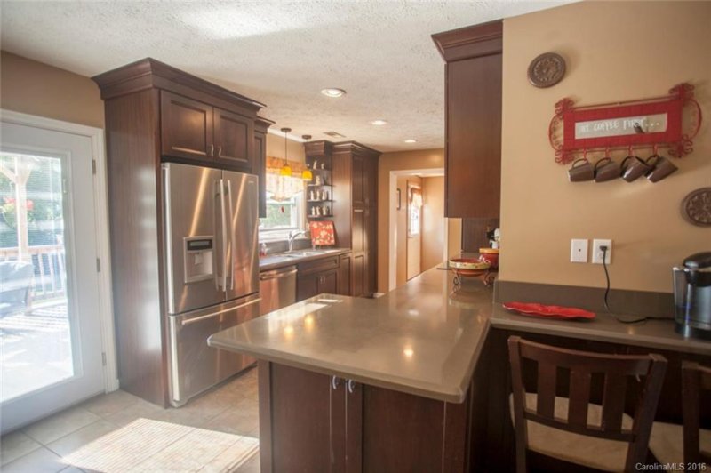 Property image 4 at 10 Sun Up Lane, Candler, NC 28715