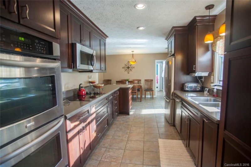 Property image 5 at 10 Sun Up Lane, Candler, NC 28715