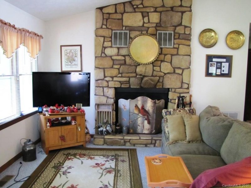 Property image 4 at 104 View De Lake Drive, Etowah, NC 28729