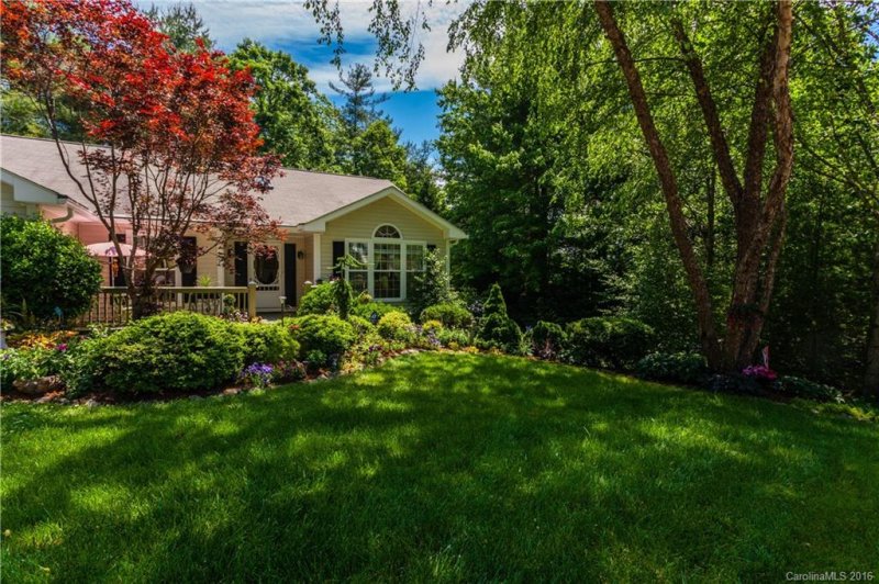 Property image 2 at 22 Old Applewood Lane, Hendersonville, NC 28739