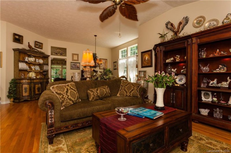 Property image 4 at 22 Old Applewood Lane, Hendersonville, NC 28739