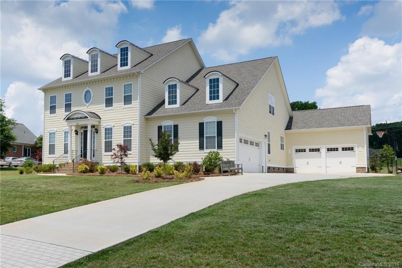 2005 Gloucester Street