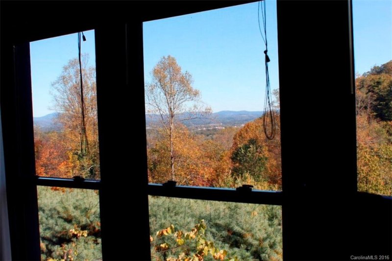 Property image 4 at 110 Woodbridge Drive, Hendersonville, NC 28739