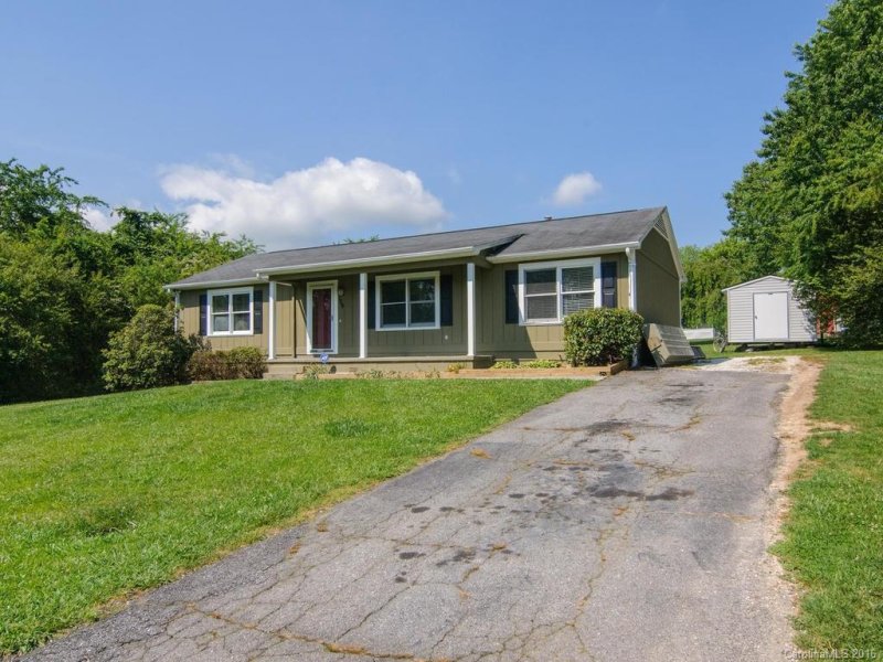 Property image 2 at 109 E Broadleaf Drive, Hendersonville, NC 28739