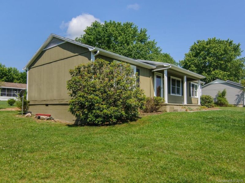 Property image 4 at 109 E Broadleaf Drive, Hendersonville, NC 28739