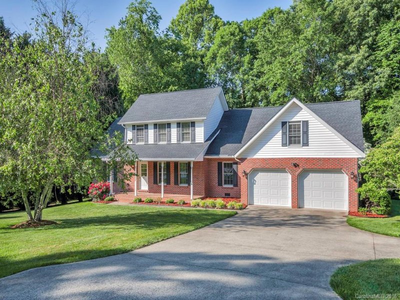 Property image 2 at 2 Cambridge Drive, Candler, NC 28715