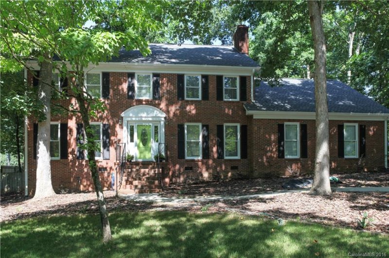 2741 Oakhurst Drive
