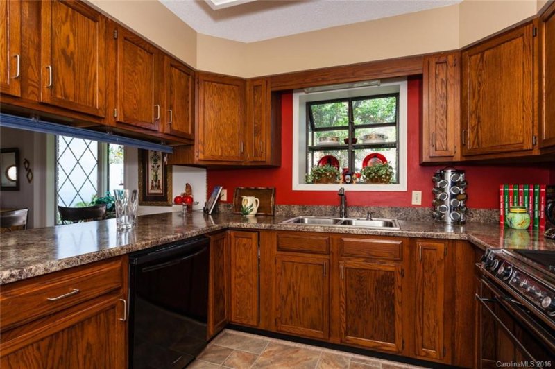 Property image 5 at 1704 Fleetwood Plaza, Hendersonville, NC 28739