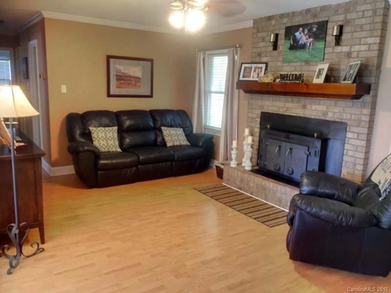 Property image 2 at 110 Barclay Lane, Mooresville, NC 28115