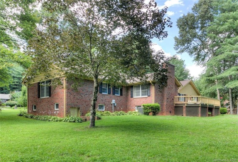 Property image 3 at 208 Deerpath Lane, Hendersonville, NC 28739