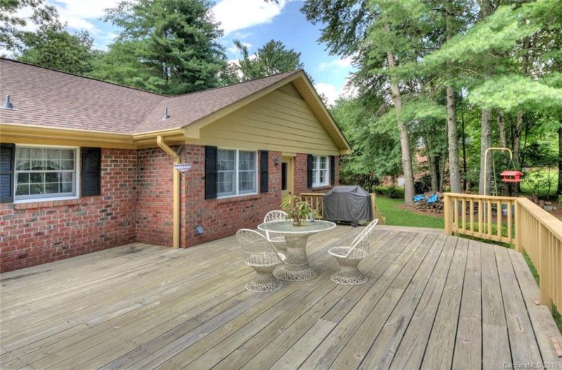 Property image 5 at 208 Deerpath Lane, Hendersonville, NC 28739