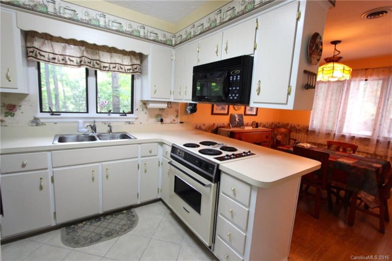 Property image 4 at 75 Maxine Lane, Hendersonville, NC 28739