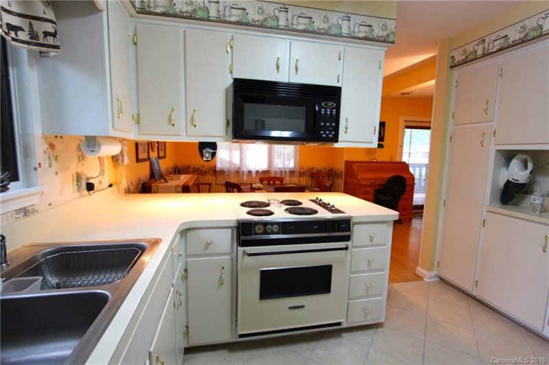 Property image 5 at 75 Maxine Lane, Hendersonville, NC 28739