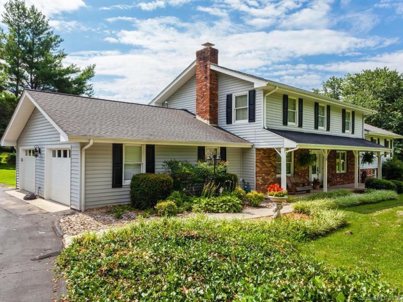 Property image 2 at 18 Shadblow Lane, Hendersonville, NC 28791