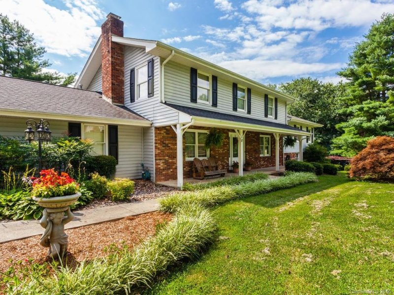 Property image 3 at 18 Shadblow Lane, Hendersonville, NC 28791