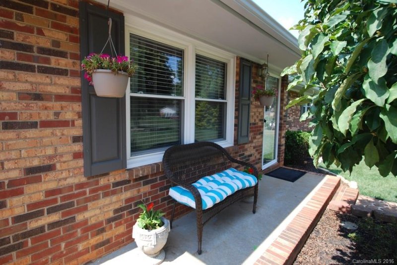 Property image 2 at 404 Donna Avenue, Gastonia, NC 28052