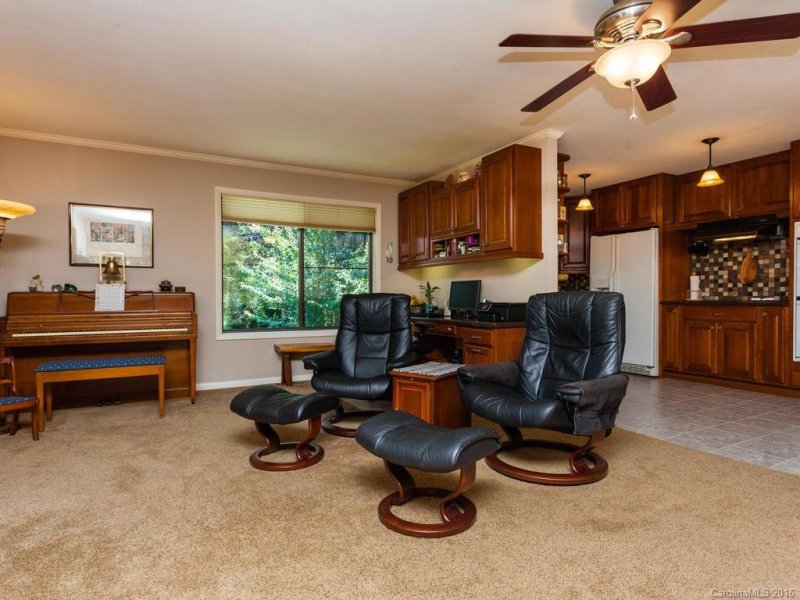 Property image 2 at 112 Brentwood Drive, Hendersonville, NC 28739