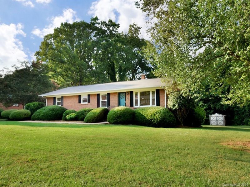 Property image 2 at 119 Meadowbrook Lane, Davidson, NC 28036