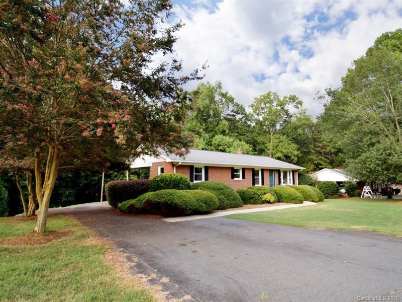 Property image 3 at 119 Meadowbrook Lane, Davidson, NC 28036