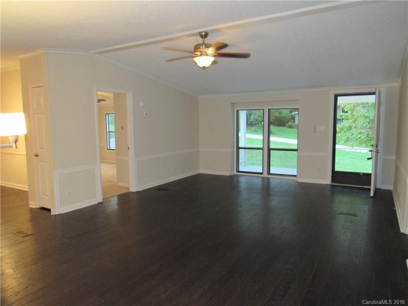 Property image 2 at 402 Hillcrest Circle, Hendersonville, NC 28792