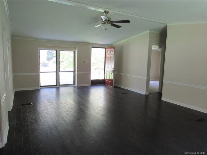 Property image 3 at 402 Hillcrest Circle, Hendersonville, NC 28792