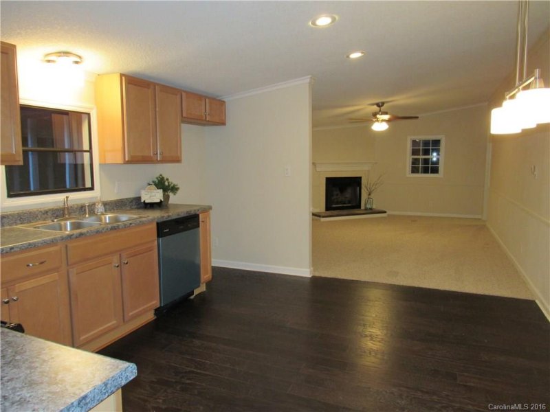 Property image 4 at 402 Hillcrest Circle, Hendersonville, NC 28792