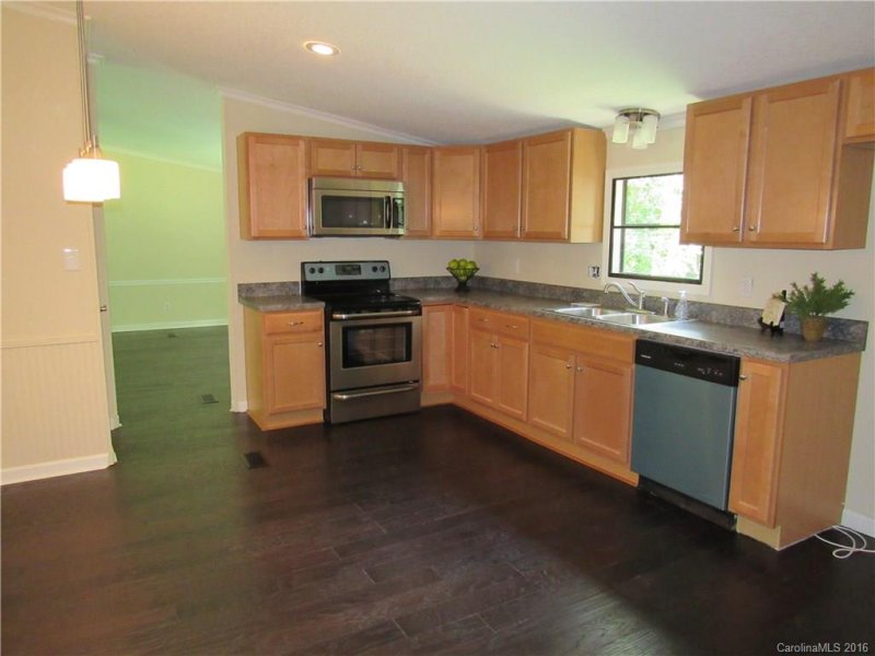 Property image 5 at 402 Hillcrest Circle, Hendersonville, NC 28792