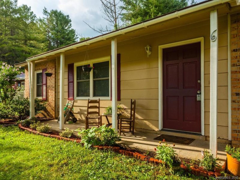 Property image 2 at 6 Waterford Court, Asheville, NC 28806