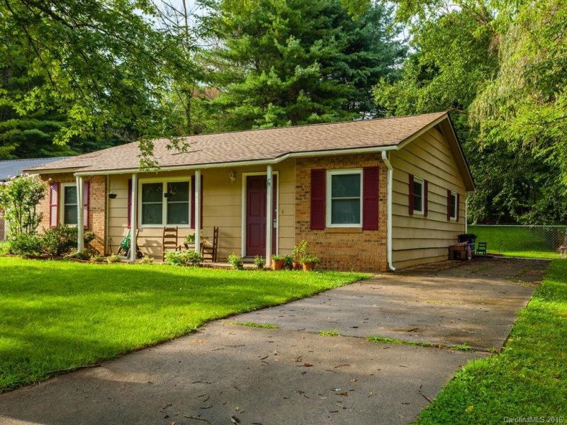 Property image 3 at 6 Waterford Court, Asheville, NC 28806